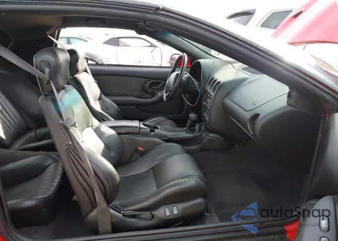 2001 Pontiac Firebird Trans Am z USA, uszkodzony, nr VIN 2G2FV22G612110301